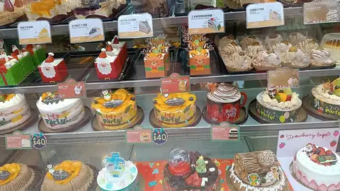 Cream cakes in a cabinet